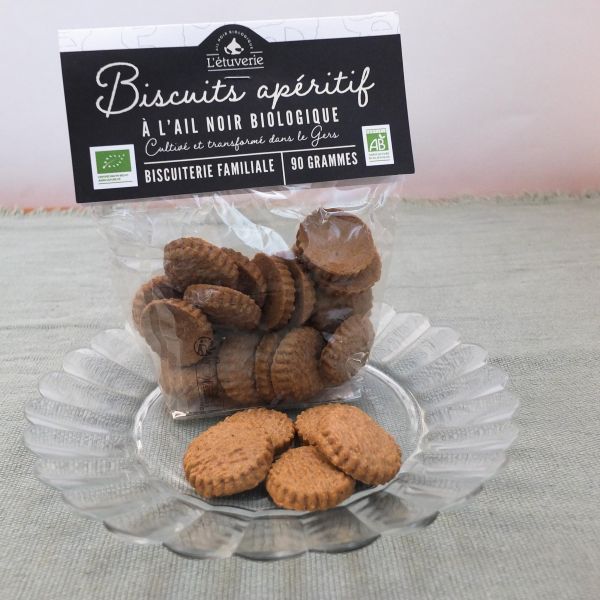 Biscuits de blé à l'ail noir